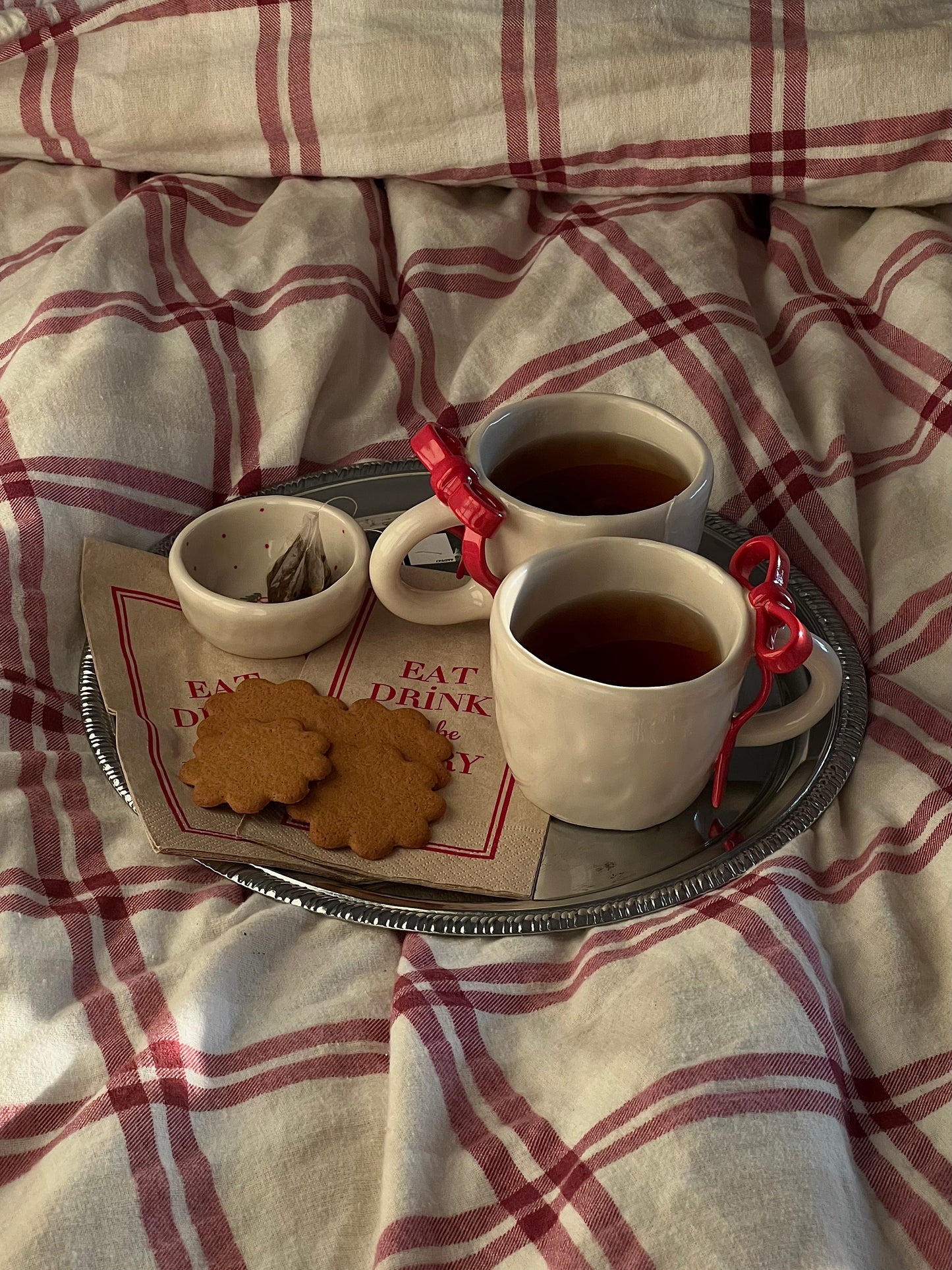 red bow mug